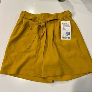 NWT Lululemon Noir Short 5.5” Size 8